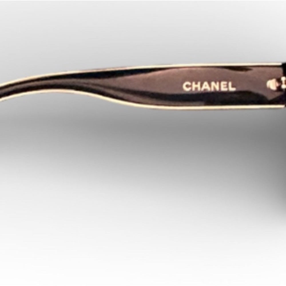 CHANEL Elegant Black and gold trim Sunglasses with accessories FLAWLESS - Picture 12 of 16